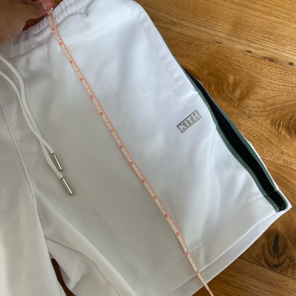 KITH WHITE SWEAT SHORTS - Picture 9 of 9